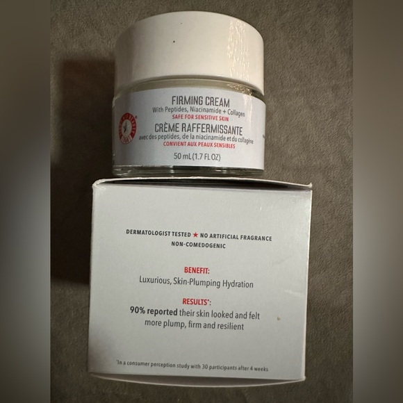 First Aid  Beauty FIRMING CREAM With Peptides, Niacinamide + Collagen - Picture 2 of 3